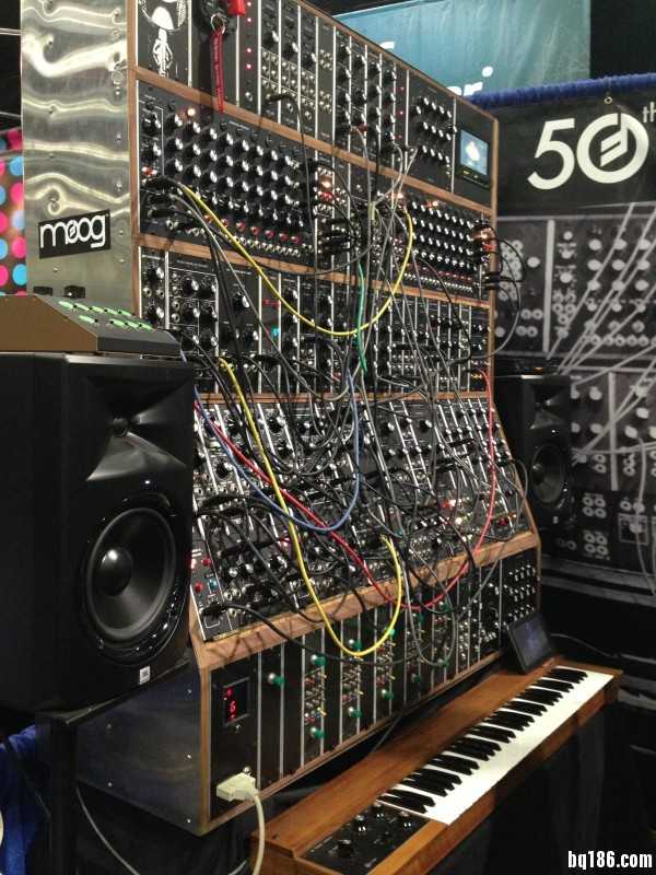 137 届 AES 展会：Moog Emerson 模块化合成器第一时间上手