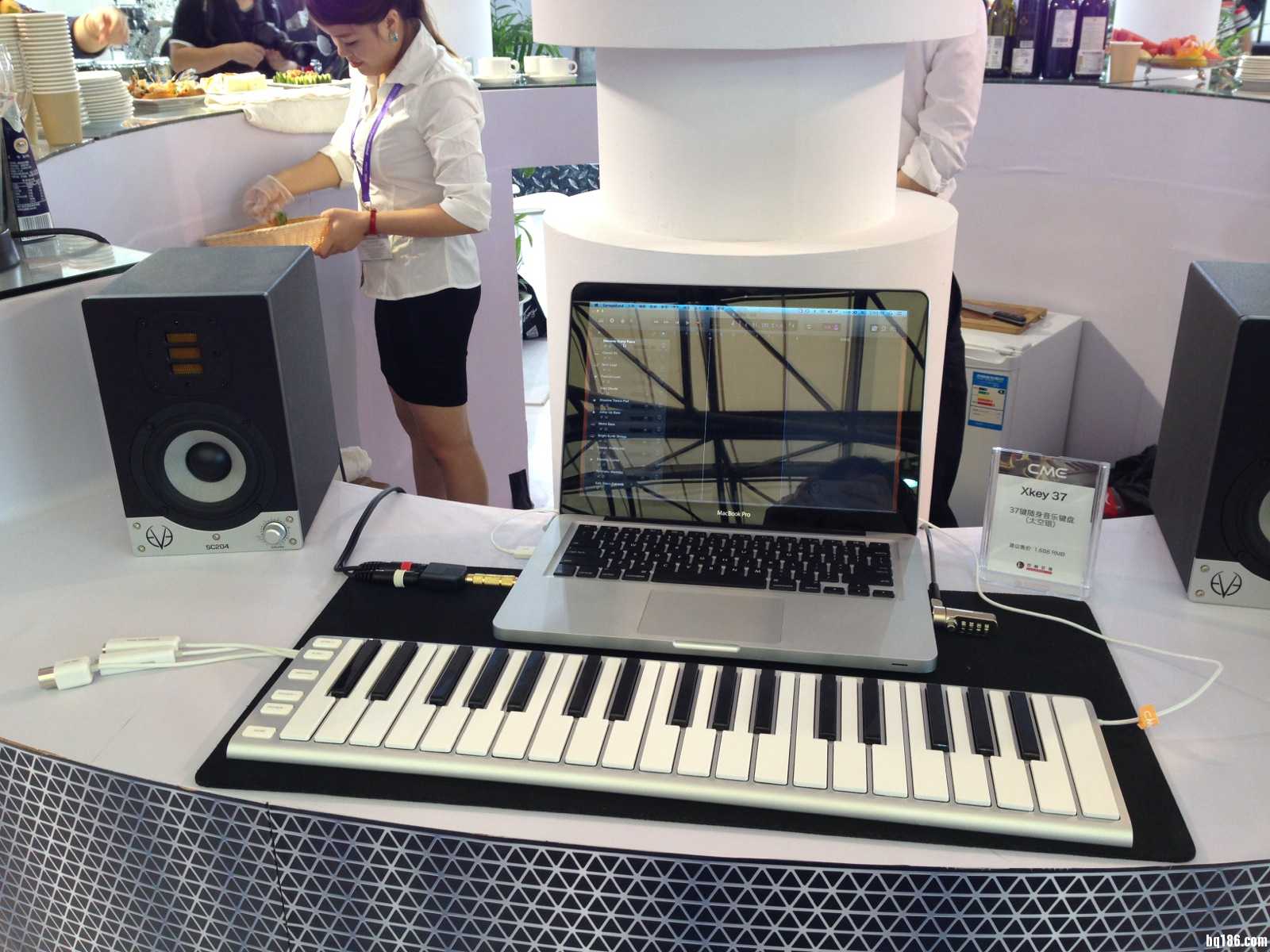 Music China 2014 展会视频：CME Xkey 37 超薄键盘介绍和采访