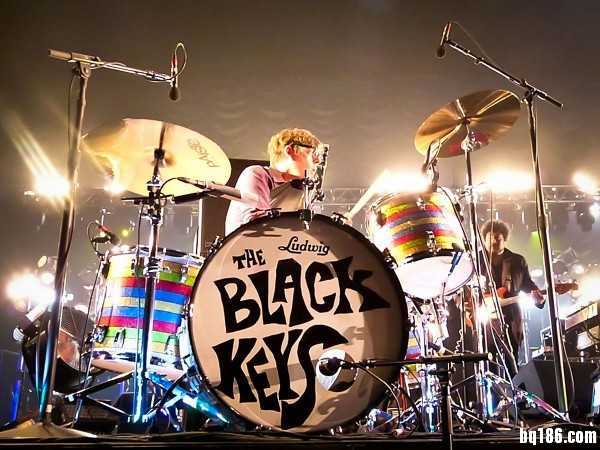 Sennheiser 助阵 The Black Keys 乐队新专辑《Turn Blue》