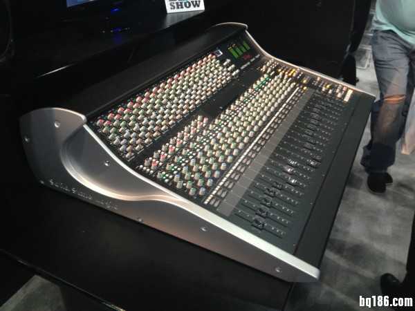 SSL XL-Desk 模拟调音台介绍视频