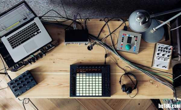 Ableton 免费更新 Live 到 v9.2，还有免费的 64 Pad Lab Pack